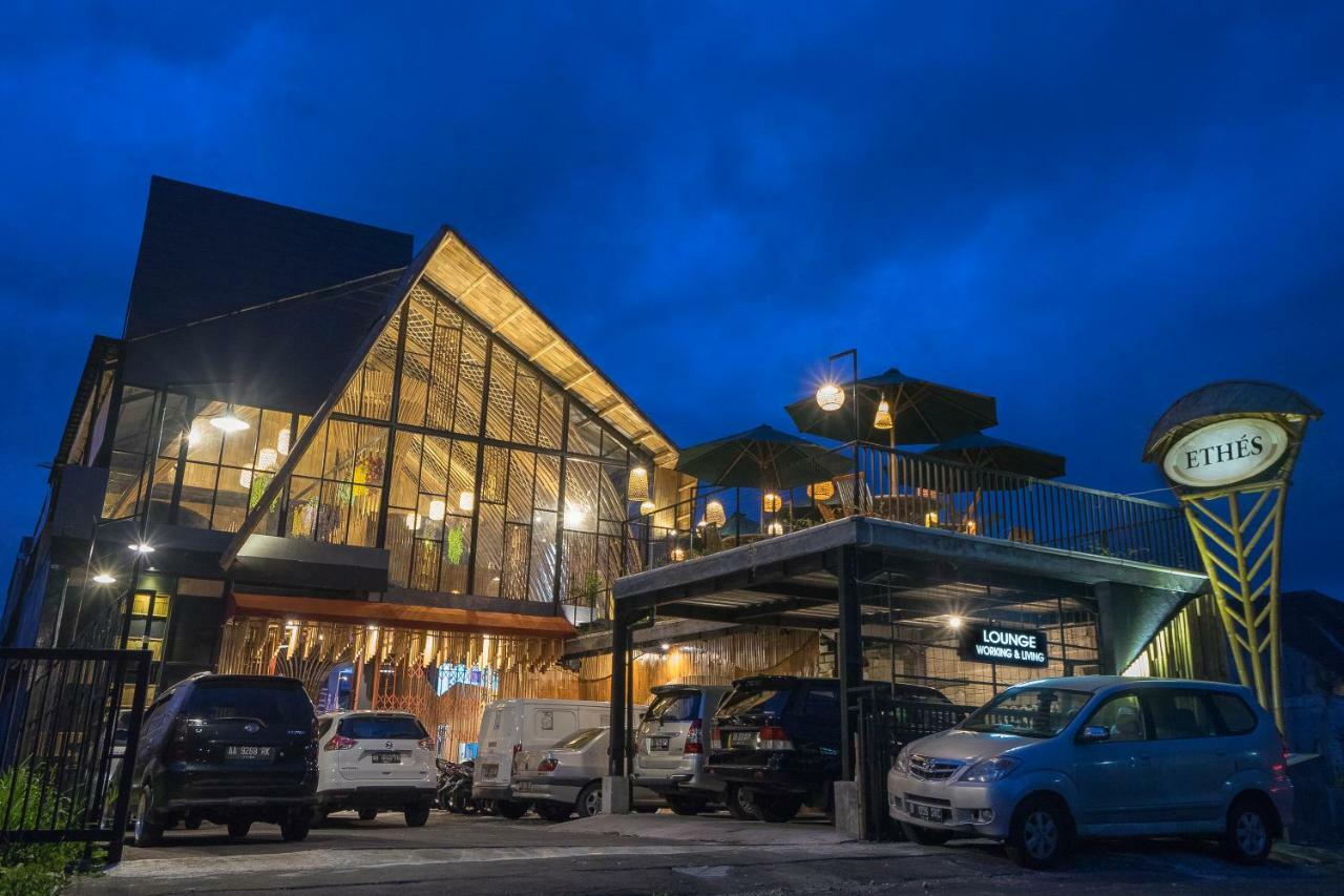 ホテル Ethes Coworking - Coliving & Lounge Ngaglik エクステリア 写真